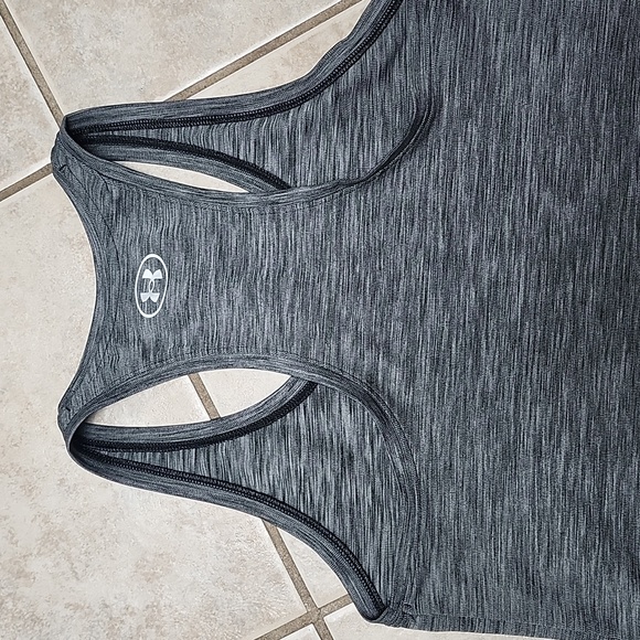 Women’s Under Armour Tank- Medium - Picture 3 of 4
